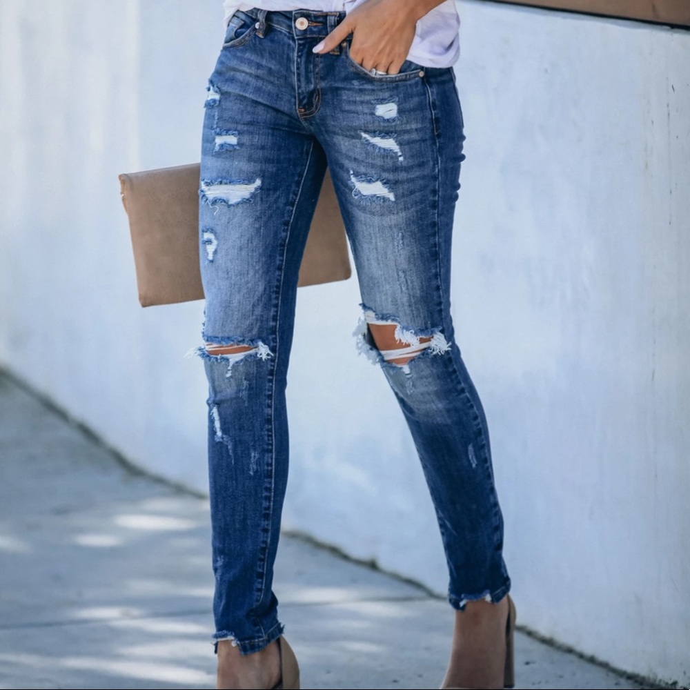Like New VICI Collection Distressed KanCan Jeans
